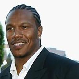 John Duff 飾演 Frank