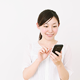 docomoのDカードゴールドを使っているのですが、アプリでカードの利用明細を確認しようとしてクリックしても真っ白な画面になるだけです。 docomoに電話しても全く繋がらなくて困っております。 ご助言いただけますでしょうか？